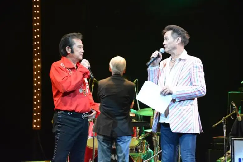 “King of Rock n' Roll” Elvis Presley เมื่อราชาเพลงร็อค แอนด์ โรลล์ ถูกปลุกขึ้นมาวาดลวดลายบนเวทีศาลาเฉลิมกรุงอีกครั้ง