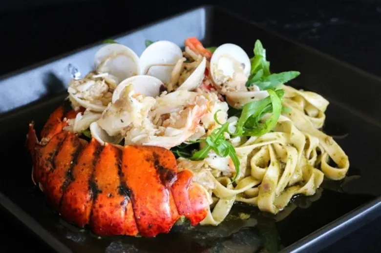 ต้อนรับเทศกาลรื่นเริงส่งท้ายปีเก่า ห้องอา...