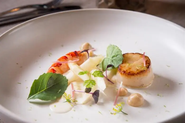 เสิร์ฟความสดใหม่กับเมนู “ล็อบสเตอร์” ณ ห้องอาหาร เอเลเมนท์