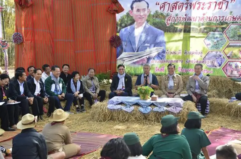 ดร.วิวัฒน์ ศัลยกำธร รัฐมนตรีช่วยว่าการกระ...