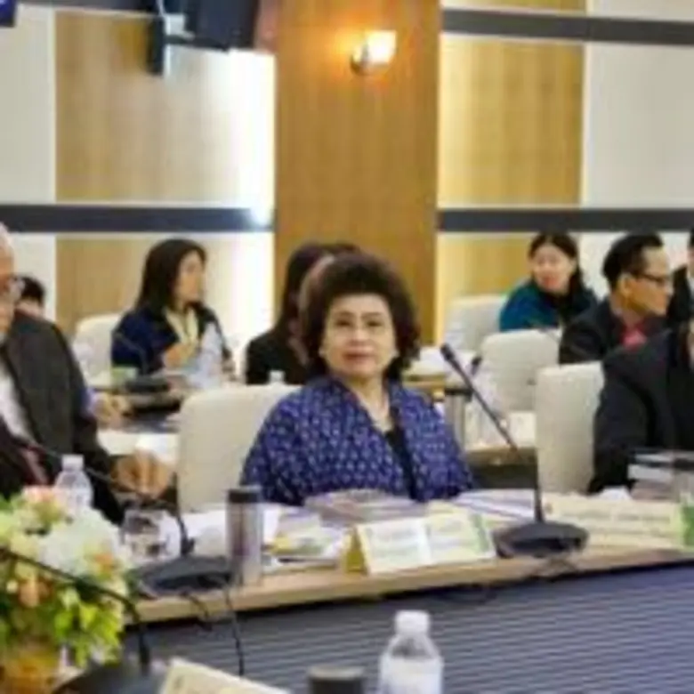 นายวีระ โรจน์พจนรัตน์ รัฐมนตรีว่าการกระทร...