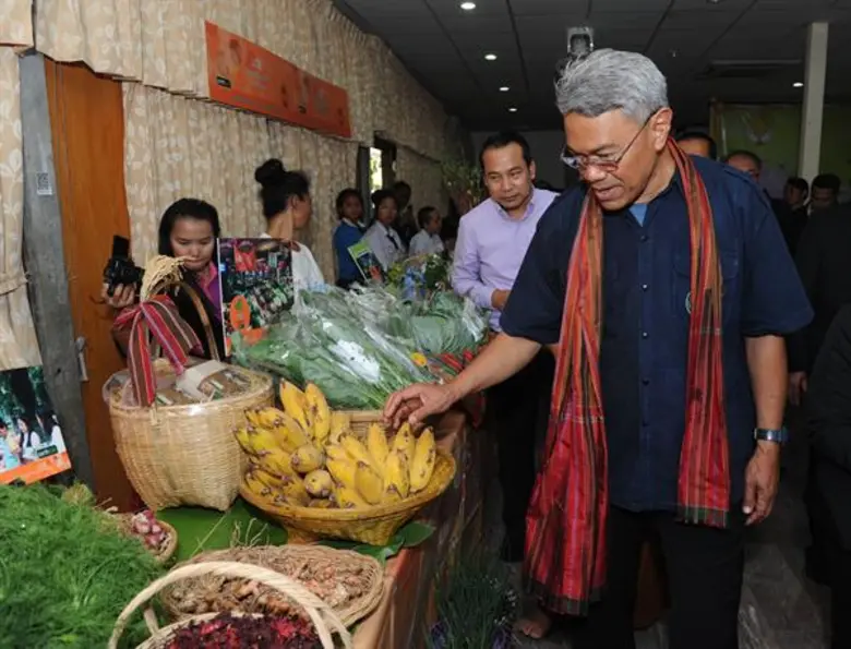 ดร.วิวัฒน์ ศัลยกำธร รัฐมนตรีช่วยว่าการกระ...