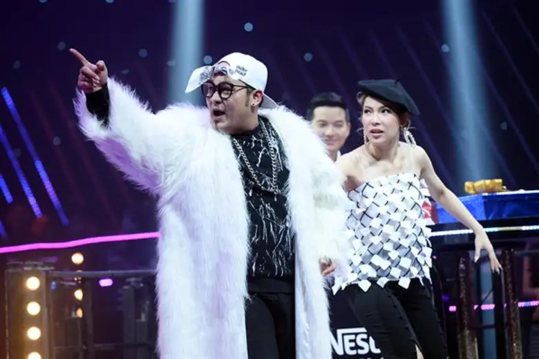 ทีวีไกด์: รายการ “ร้องแลก แจกเงิน Singer Takes It All” (ซิงเกอร์ เทคอิท ออล) “ดีเจเชาเชา-ชวลิต“ จับมือ “ต้นหอม-ศกุนตลา” จัดเต็มความสนุกต้อนรับปีใหม่