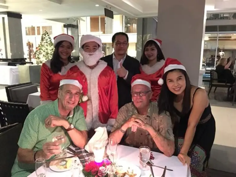 นายสทาวุฒิ เสริมประเสริฐ (ยืนที่ 3 จากซ้า...