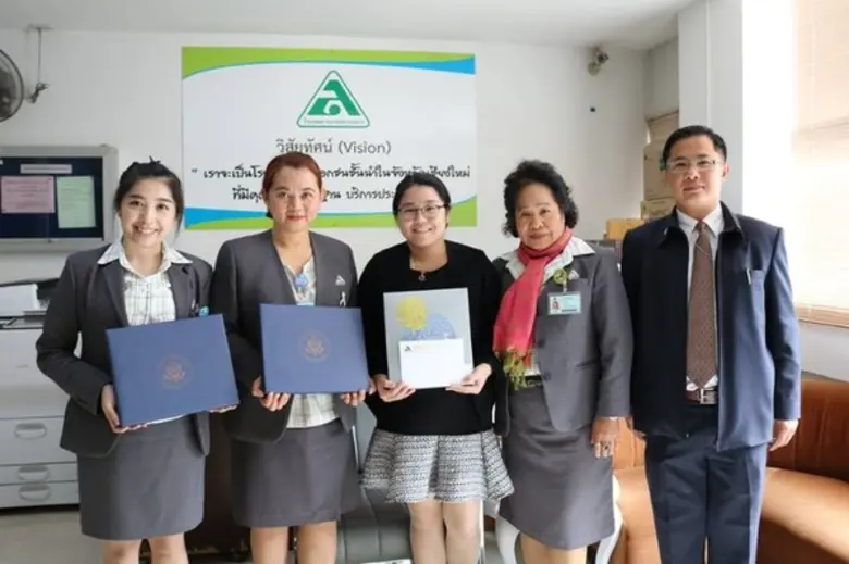 ตัวแทนผู้บริหาร โรงพยาบาลลานนา คุณจิราลัก...