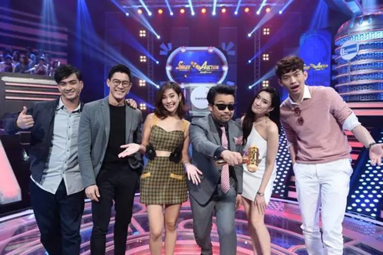 เรียกได้ว่าเวที "Singer Auction (ซิงเกอร์...
