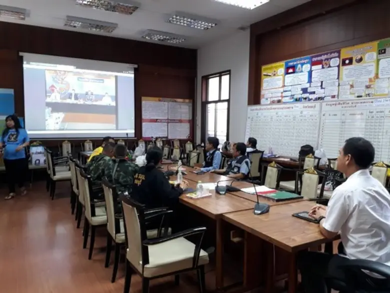 กอ.รมน.จังหวัด ช.บ. ร่วมรับชมการ "แถลงข่าวสรุปผลการดำเนินงานประจำวันของศูนย์อำนวยการป้องกันและลดอุบัติเหตุทางถนนผ่านระบบ Video Conference"