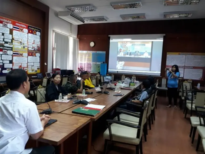 กอ.รมน.จังหวัด ช.บ. ร่วมรับชมการ "แถลงข่าวสรุปผลการดำเนินงานประจำวันของศูนย์อำนวยการป้องกันและลดอุบัติเหตุทางถนนผ่านระบบ Video Conference"