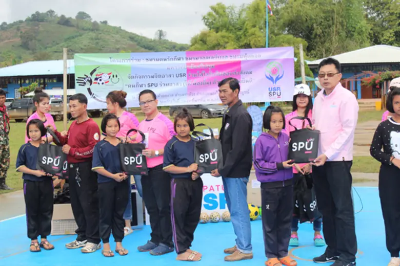 ให้น้องยิ้ม! SRIPATUM USR จิตอาสา ร่วมแบ่งปันให้กับน้องๆ รร.บ้านห้วยตลาด จ.เพชรบูรณ์