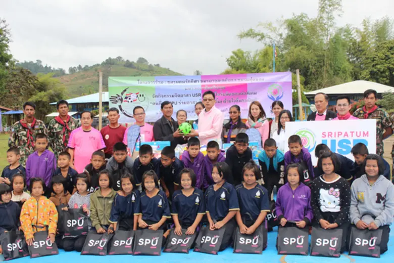 ให้น้องยิ้ม! SRIPATUM USR จิตอาสา ร่วมแบ่งปันให้กับน้องๆ รร.บ้านห้วยตลาด จ.เพชรบูรณ์