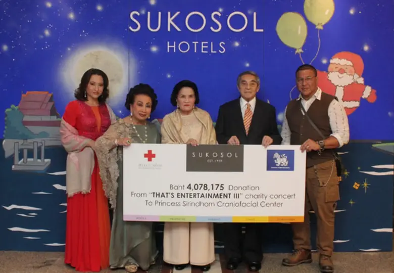 กมลา สุโกศล (ที่ 2 จากซ้าย) ประธานกรรมการ...