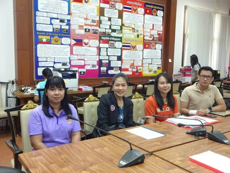 กอ.รมน.จังหวัด ช.บ. ร่วมรับชมการแถลงข่าวสรุปผลการดำเนินงานประจำวันของศูนย์อำนวยการป้องกันและลดอุบัติเหตุทางถนนผ่านระบบ Video Conference