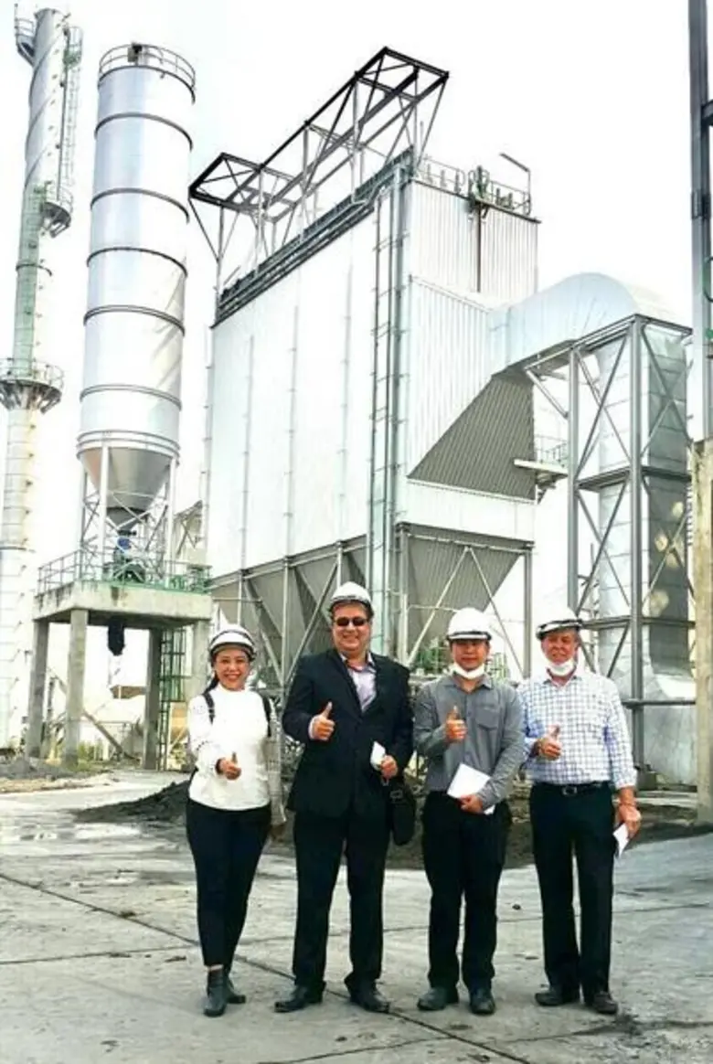 คุณนันท์นภัส สระบงกช (ที่ 1 จากซ้าย) ผู้ช...