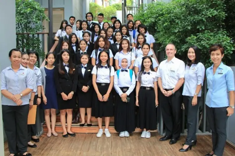 คณะผู้บริหารและพนักงานโรงแรมอมารี ภูเก็ต ...