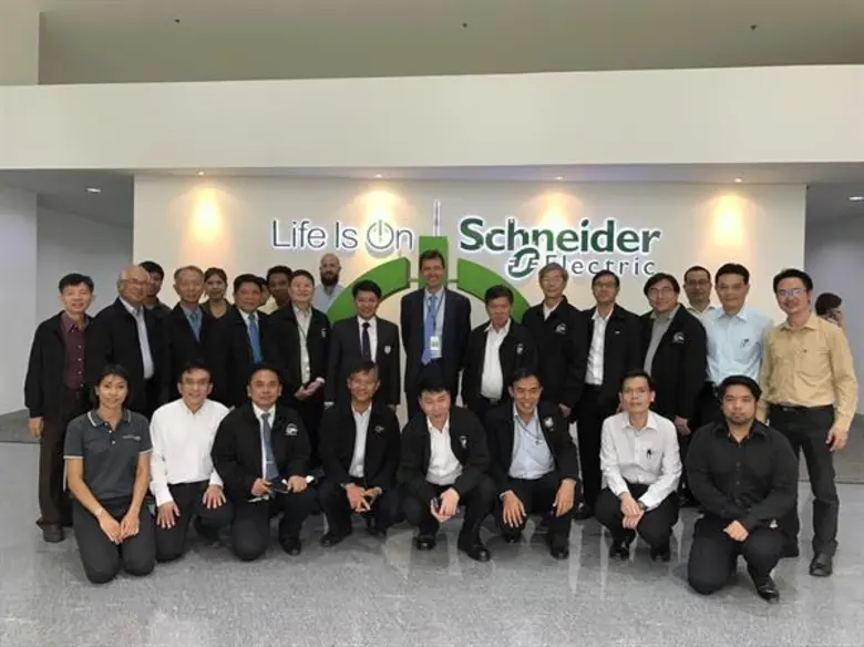 นายมาร์ค เพลิทิเยร์ (แถวที่2 กลาง) ประธาน...