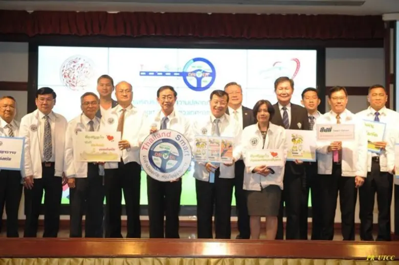 นักศึกษา มหาวิทยาลัยหอการค้าไทย รับรางวัลชนะเลิศ ประกวดคำขวัญขับขี่ปลอดภัย