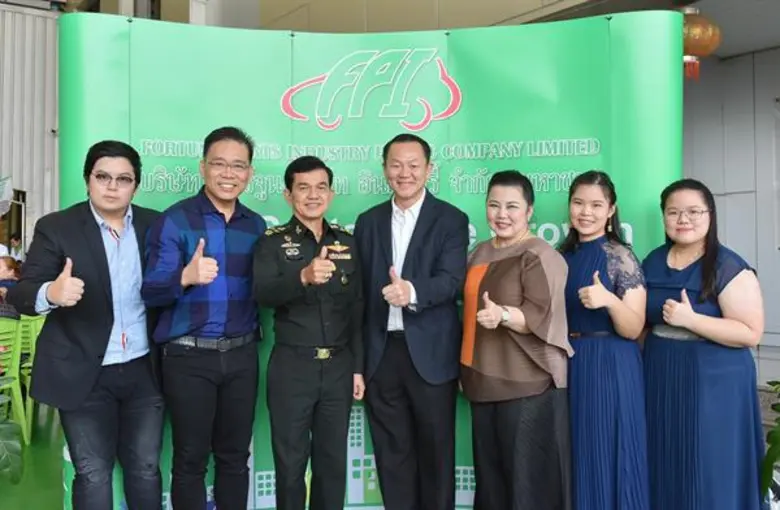 นายสมพล ธนาดำรงศักดิ์ (ที่ 2 จากซ้าย) กรร...