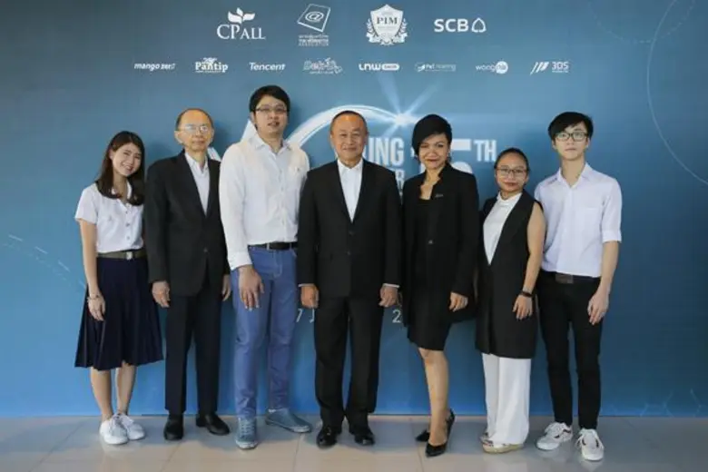 นายบัญญัติ คำนูณวัฒน์ (กลาง) ผู้ช่วยกรรมก...