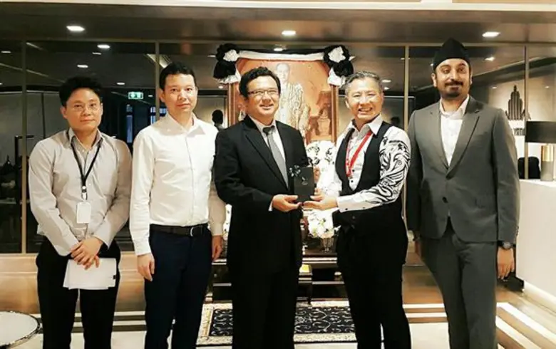 ดร.วีรพัฒน์ เพชรคุปต์ (ที่ 2 จากซ้าย) ประ...