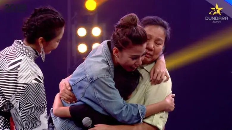 ชมพู่ น้ำตาแตก กลางรายการ พบชีวิตสุดเศร้าของผู้เข้าแข่งขัน