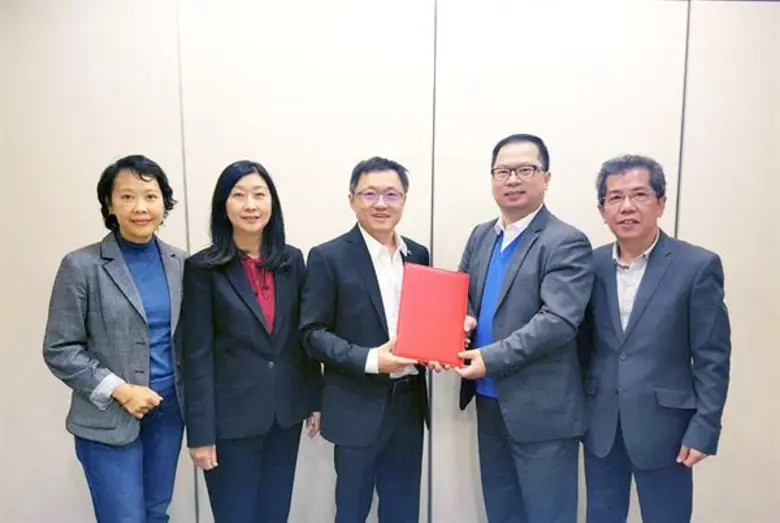 นางอารยา คงสุนทร (ที่ 2 จากซ้าย) ประธานเจ...