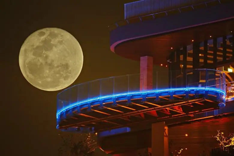 วานา นาวา สกาย @ฮอลิเดย์ อินน์ วานา นาวา หัวหิน โชว์ภาพสุดตรึงใจ “ซูเปอร์ฟูลมูน” ปรากฏการณ์ดวงจันทร์ใกล้โลกสุดในรอบปี