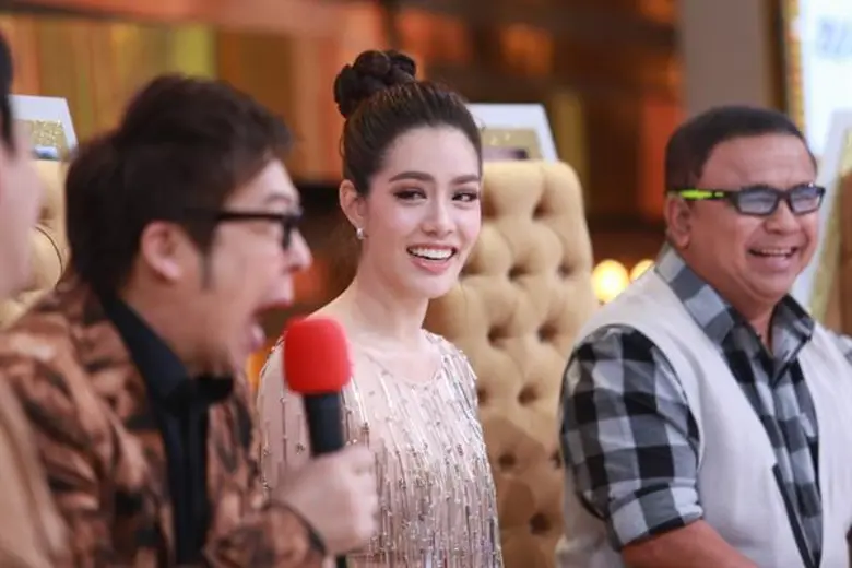 ทำเอาพิธีกร และคณะกรรมการรายการรุ่นใหญ่ "กิ๊กดู๋ สง...