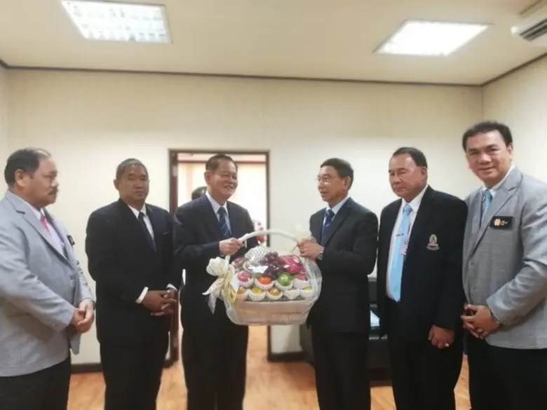 ดร.นิวัตร นาคะเวช นายกสภาผู้ปกครองและครูแ...