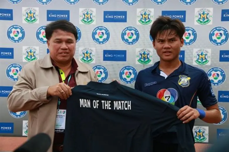 โรงเรียนสุรศักดิ์มนตรี คว้าแชมป์ การแข่งขันฟุตบอลนักเรียน 7 คน  “แชมป์กีฬา 7 สี แชมเปียนคัพ 2017”  รับทุนการศึกษา 300,000 บาท พร้อมถ้วยรางวัลเกียรติยศ