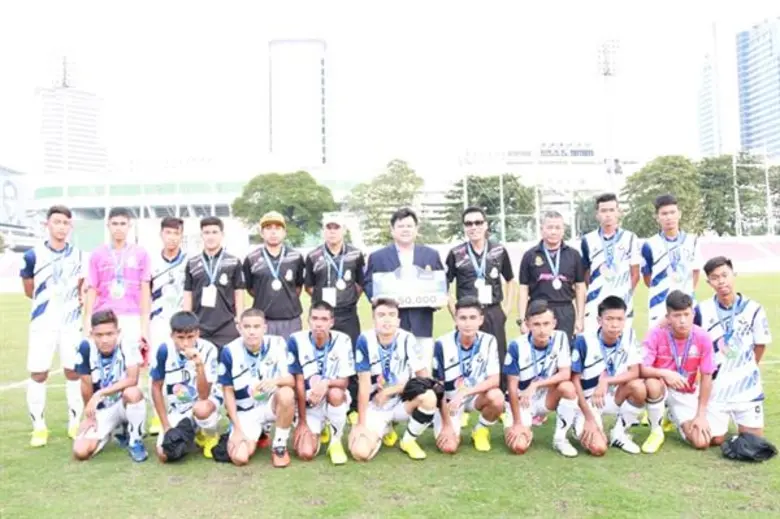 โรงเรียนสุรศักดิ์มนตรี คว้าแชมป์ การแข่งขันฟุตบอลนักเรียน 7 คน  “แชมป์กีฬา 7 สี แชมเปียนคัพ 2017”  รับทุนการศึกษา 300,000 บาท พร้อมถ้วยรางวัลเกียรติยศ