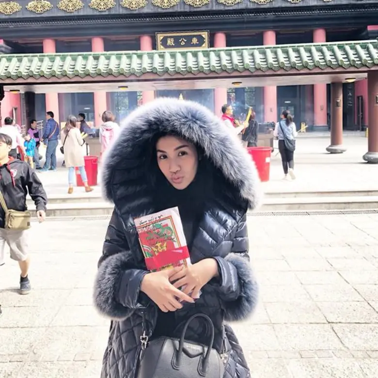 “ใบเตย อาร์สยาม” ควงแขน “ดีเจแมน” แก้ปีชง สวีทหวาน “ฮ่องกง” พร้อมเสริมดวง “ความรัก”