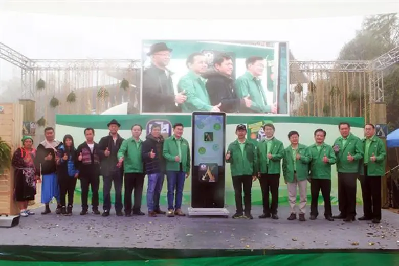 นายอภิรมย์ สุขประเสริฐ ผู้จัดการธนาคารเพื...