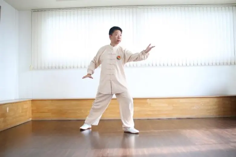 ฝึกชี่กงโบราณตามคัมภีร์เปลี่ยนเส้นเอ็น  ช่วยปรับสมดุลร่างกายขจัดโรคภัยต่าง ๆ