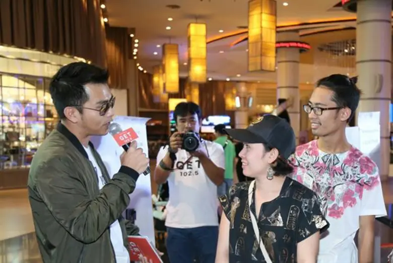 โค้งสุดท้าย 'ดีเจ.อร – ดีเจ.เอ็ม’ ร่วมแจกเสื้อเรืองแสง เตรียมตัวไปวิ่งในงาน 'HONDA GET  GLOW RUN’