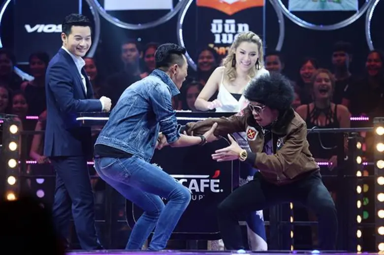 ทีวีไกด์: รายการ “ร้องแลก แจกเงิน Singer Takes It All” (ซิงเกอร์ เทคอิท ออล)  “แซ็ค ชุมแพ” ใจไม่ดี หวนคืนถิ่น “ร้องแลก แจกเงินฯ” เจอเด็กขยี้ความรู้สึก!!!