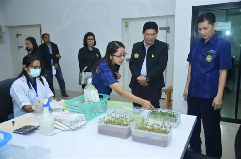 นายลักษณ์ วจนานวัช รัฐมนตรีช่วยว่าการกระท...