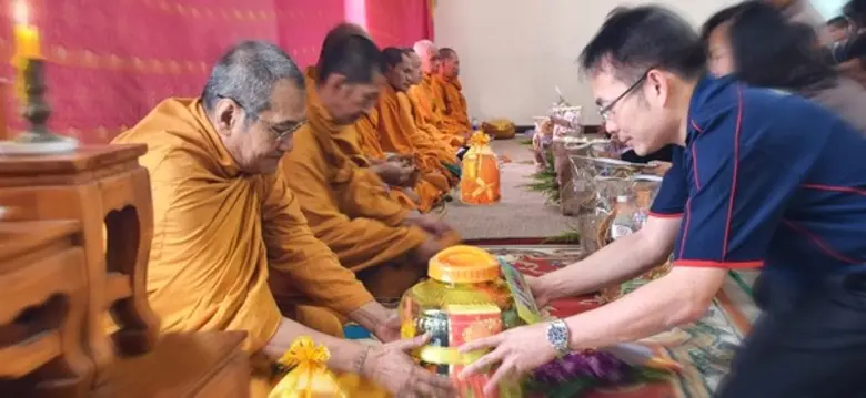 ผู้บริหารพร้อมพนักงานบริษัท เอเชี่ยน เคมิ...