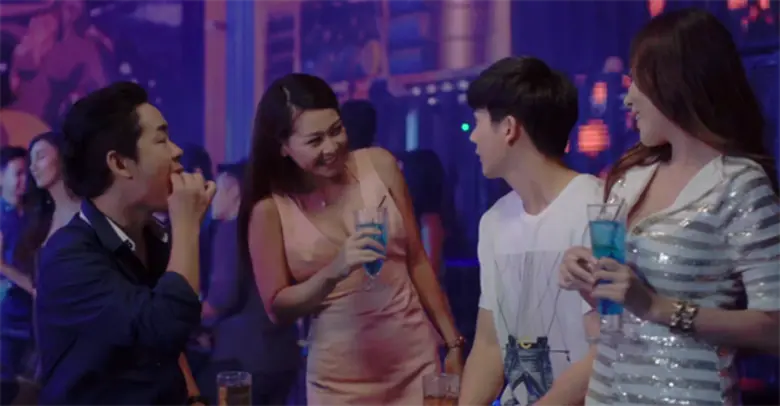 “พุฒ” ลั้นลา “เอสเธอร์” ไม่อยู่ จับคู่ “โจ๊ก” คั่วสาวกลางผับ