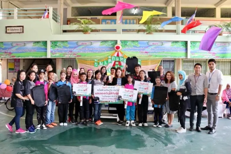 แอร์พอร์ต เรล ลิงก์ มอบของขวัญ และขนมให้แก่เด็กๆในชุมชนทับแก้ว และเด็กๆ โรงเรียนสุเหร่าทับช้าง กับ โรงเรียนหัวหมาก เนื่องในวันเด็กแห่งชาติ 2561