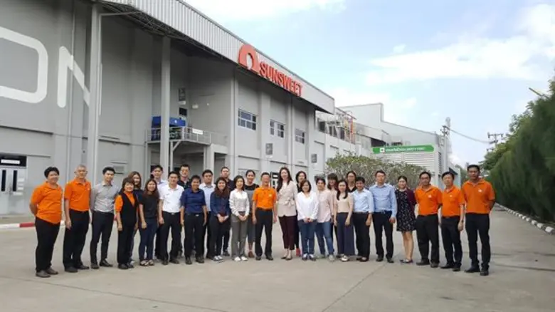 ดร.องอาจ กิตติคุณชัย (กลาง) ประธานเจ้าหน้...