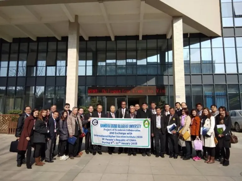 ผู้ช่วยศาสตราจารย์ไวกูณฑ์ ทองอร่าม อธิการ...