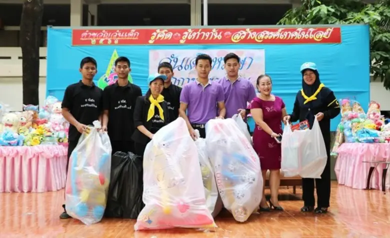 คุณลำพึง มาเจริญ และฝ่ายบุคคลตัวแทนโรงแรม...