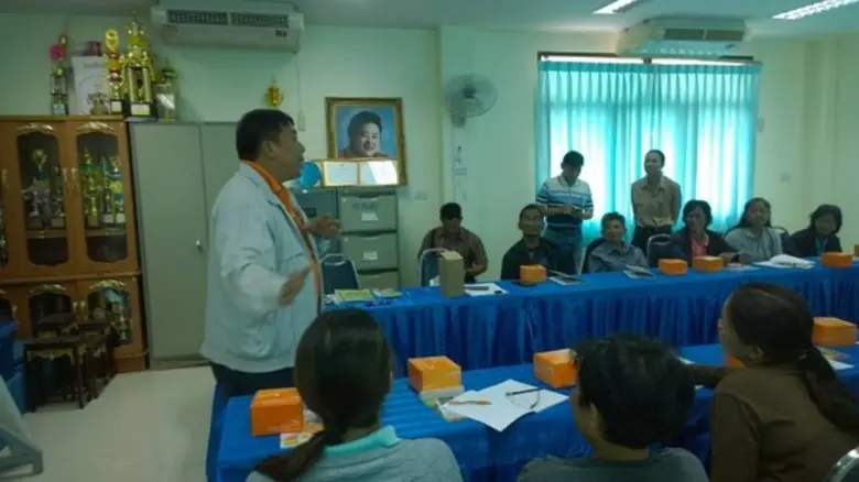 จังหวัดเพชรบุรีพลิกวิกฤติหลังน้ำท่วม จัดอบรมโรงเรียนเกษตรกรทำนาให้เกษตรกรในพื้นที่