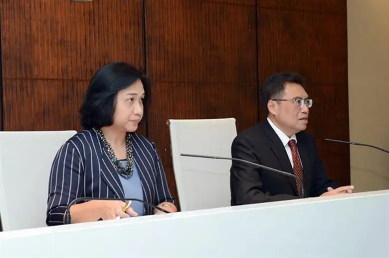 นายพรชัย ฐีระเวช ที่ปรึกษาด้านเศรษฐกิจการ...