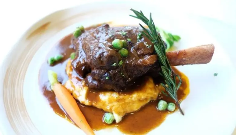 หากใครยังไม่เคยลองลิ้มรสเนื้อแกะที่หมักข้...