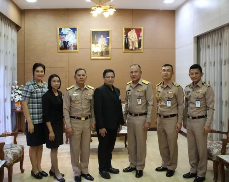 นายมนูญ วุฒิ ผู้จัดการทั่วไป(กลาง)นางสาวก...