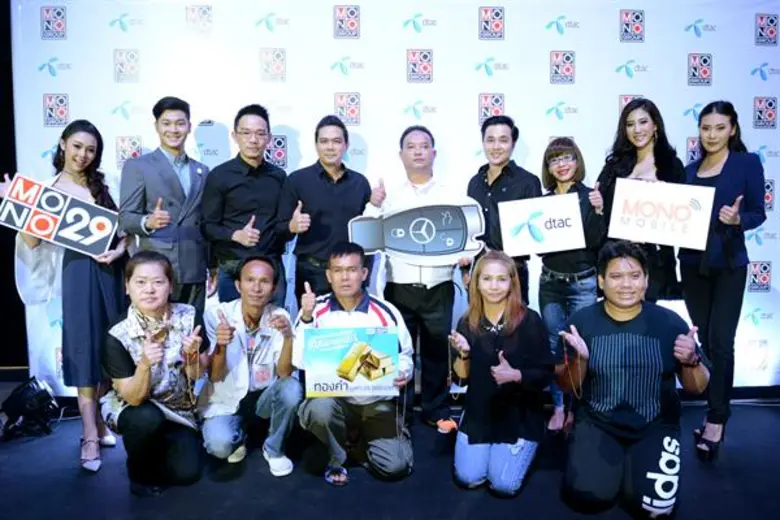 คุณโรจน์ เดโชดมพันธ์ ผู้อำนวยการอาวุโส ฝ่...