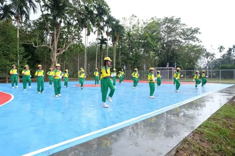 กยท. ลงพื้นที่จัดกิจกรรมปูพื้นยางสนามฟุตซอลเสริมสร้างสุขภาพที่ดีแก่ชุมชน เน้น ปลูกจิตสำนึกด้านCSR ควบคู่การแปรรูปยางใช้ในประเทศ