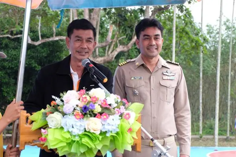 กยท. ลงพื้นที่จัดกิจกรรมปูพื้นยางสนามฟุตซอลเสริมสร้างสุขภาพที่ดีแก่ชุมชน เน้น ปลูกจิตสำนึกด้านCSR ควบคู่การแปรรูปยางใช้ในประเทศ