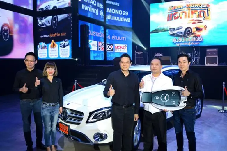 คุณโรจน์ เดโชดมพันธ์ ผู้อำนวยการอาวุโส ฝ่...